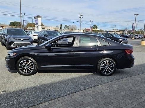 Used 2025 Volkswagen Jetta Sport image 4