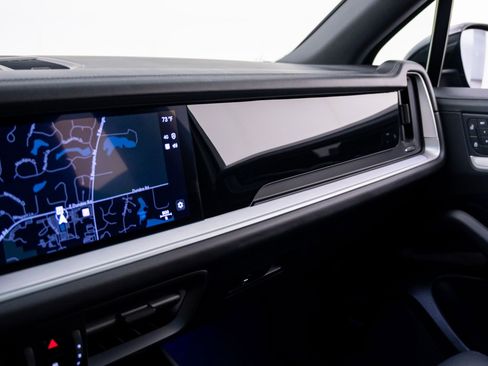 Used 2024 Porsche Cayenne S image 28