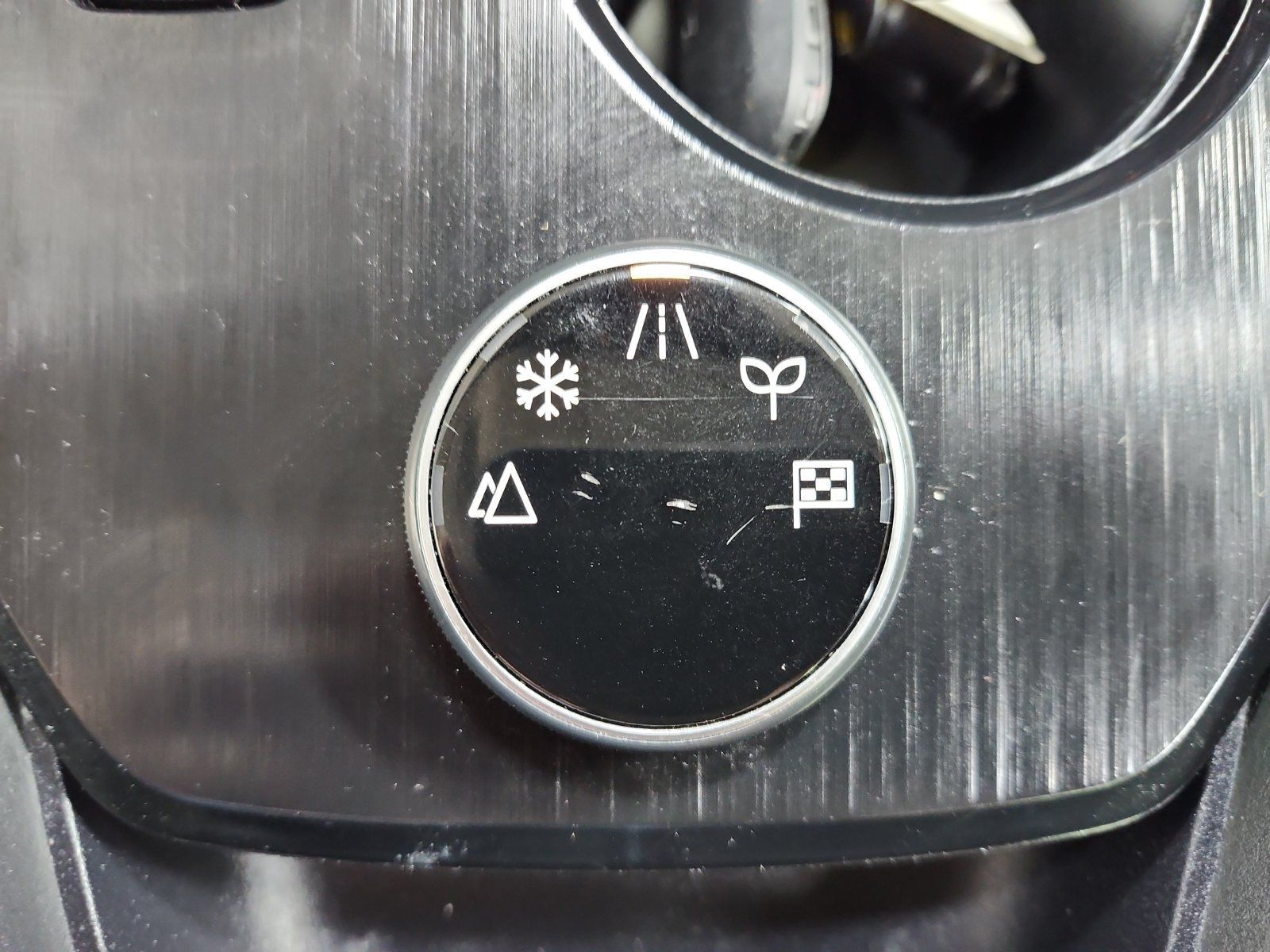 Used 2025 Nissan Rogue SV AWD/4WD image 18