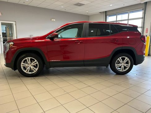 Used 2024 GMC Terrain SLE image 4