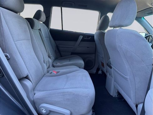Used 2012 Toyota Highlander FWD w/ Tech Pkg image 22