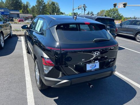 Certified 2025 Hyundai Kona SE AWD/4WD image 9