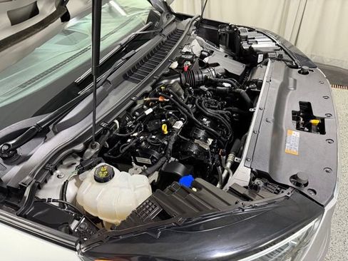 Used 2020 Ford Edge Titanium w/ Equipment Group 301A AWD/4WD image 26