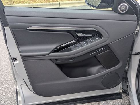 Used 2020 Land Rover Range Rover Evoque SE image 20