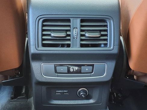 Used 2025 Audi Q5 e Premium Plus w/ Premium Plus Package image 34