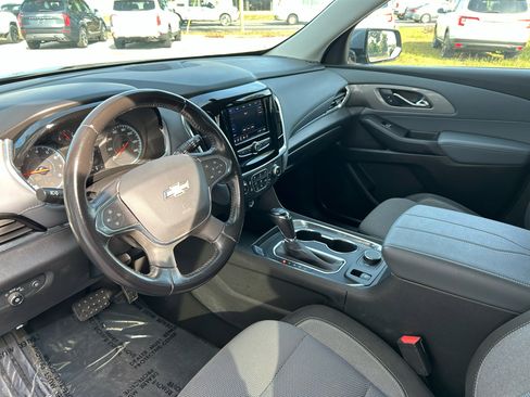 Used 2020 Chevrolet Traverse LT image 21