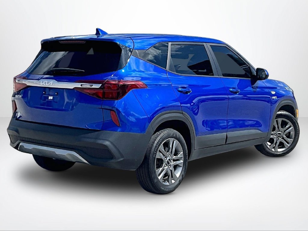 Used 2023 Kia Seltos LX AWD/4WD image 3