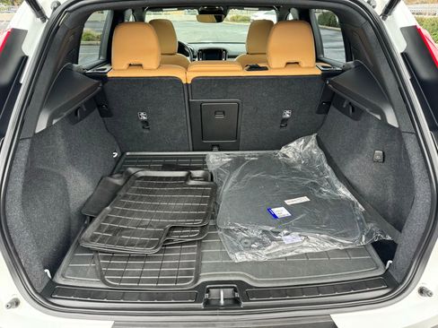 Used 2020 Volvo XC40 T5 Momentum w/ Protection Package Premier image 28