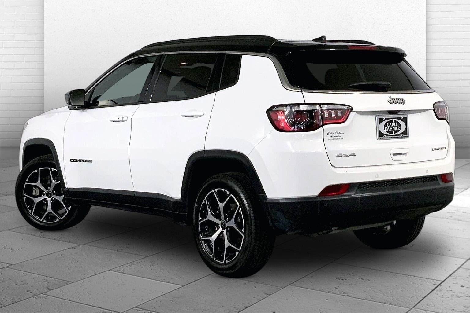 Used 2025 Jeep Compass Limited AWD/4WD image 11