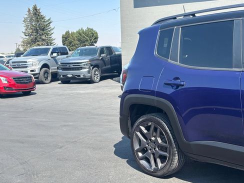 Used 2019 Jeep Renegade Limited w/ Quick Order Package 22P AWD/4WD image 3