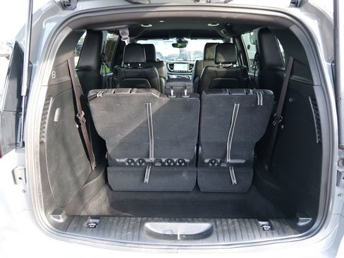 Used 2025 Chrysler Pacifica Select image 33