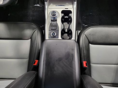 Used 2024 Ford Explorer XLT w/ Equipment Group 202A AWD/4WD image 44