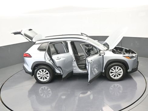 Used 2023 Toyota Corolla Cross LE image 64