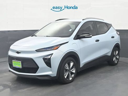 Used 2022 Chevrolet Bolt EUV LT w/ Convenience Package FWD image 3