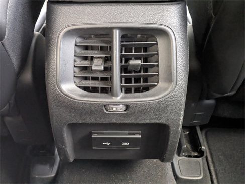 Used 2020 Jeep Cherokee Latitude Plus image 12