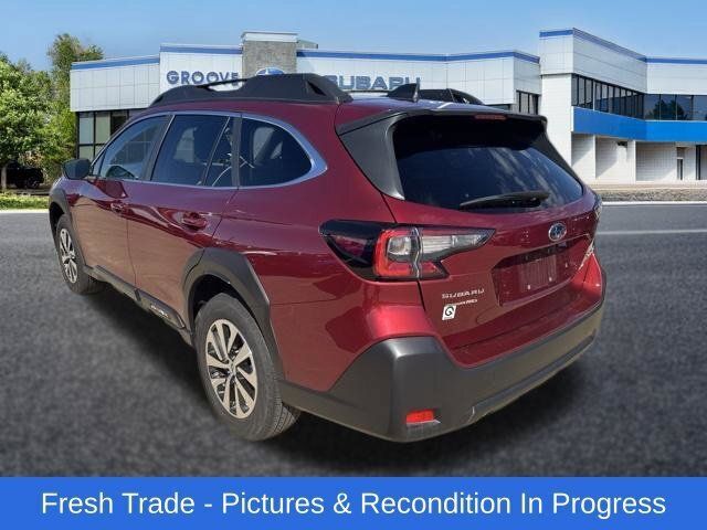 Used 2024 Subaru Outback Premium AWD/4WD image 3