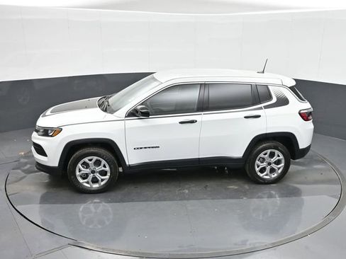 Used 2025 Jeep Compass Sport w/ Mopar Graphics Package AWD/4WD image 34