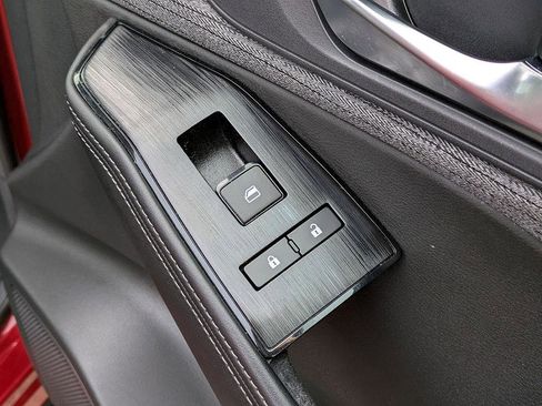 Used 2023 Nissan Rogue SV image 32