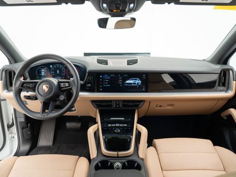 Certified 2026 Porsche Cayenne AWD/4WD image 30