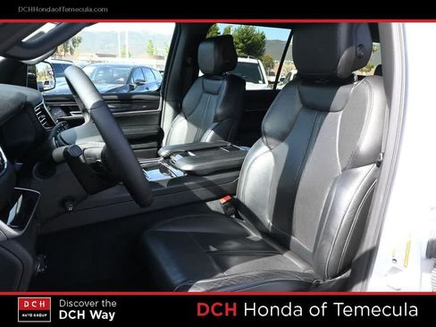 Used 2024 Jeep Wagoneer 2WD image 18