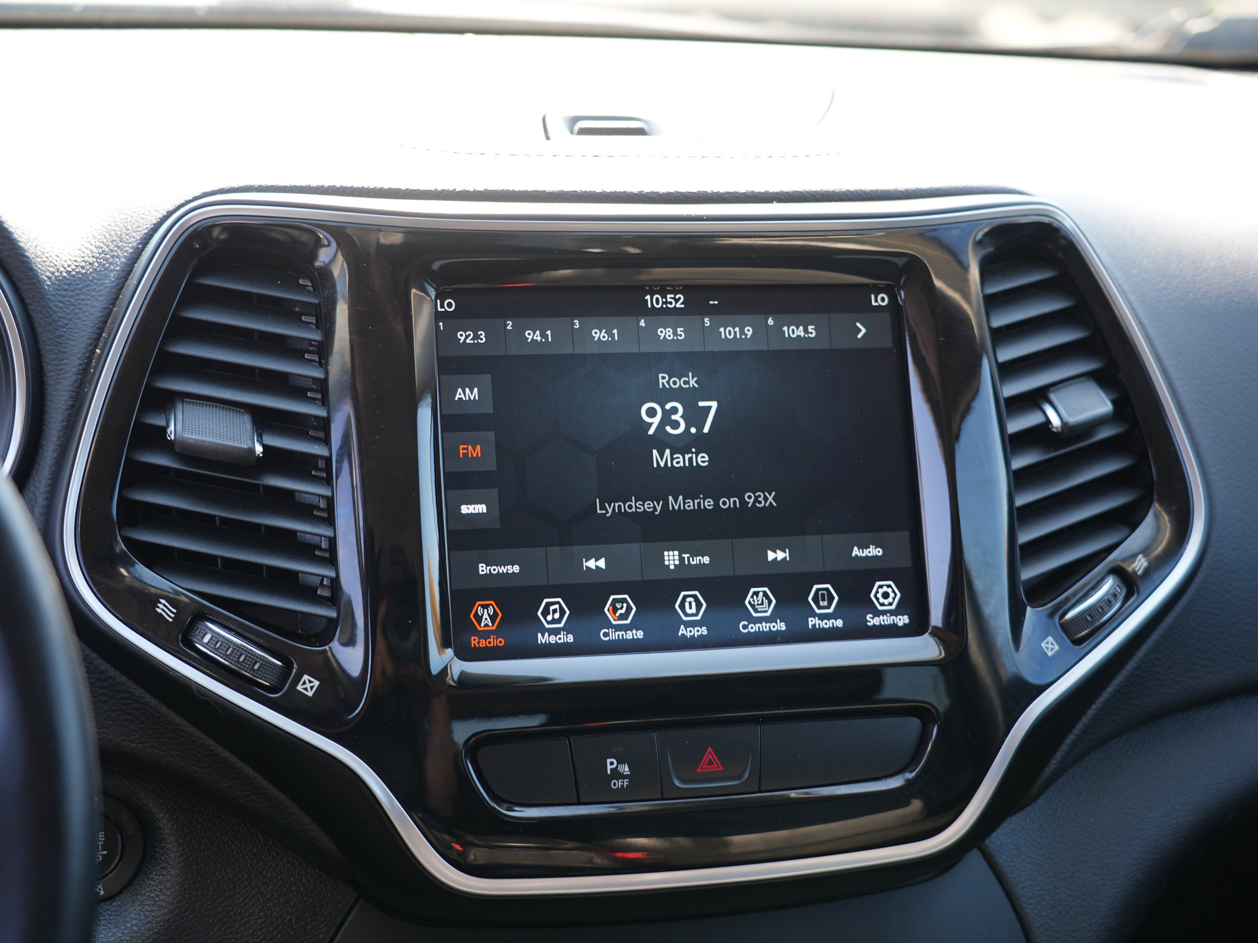 Used 2019 Jeep Cherokee Limited AWD/4WD image 24