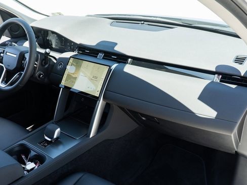 Used 2024 Land Rover Discovery Sport S image 19