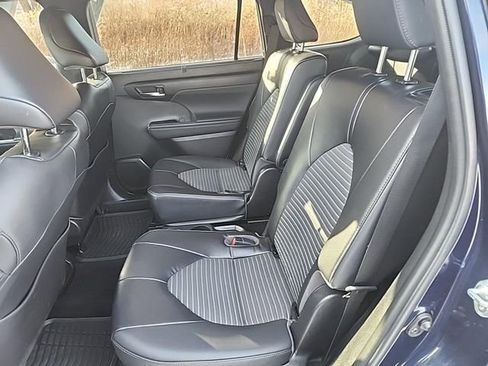 Used 2022 Toyota Highlander XSE image 10
