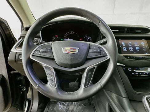 Used 2017 Cadillac XT5 Luxury w/ Driver Awareness Package AWD/4WD image 16