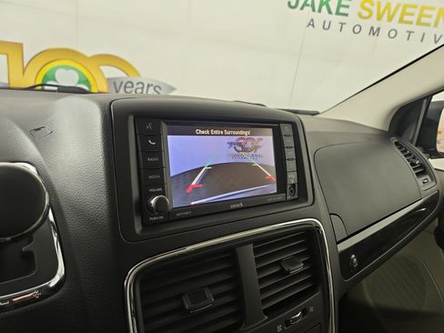 Used 2016 Dodge Grand Caravan SXT w/ UConnect Hands-Free Group image 21