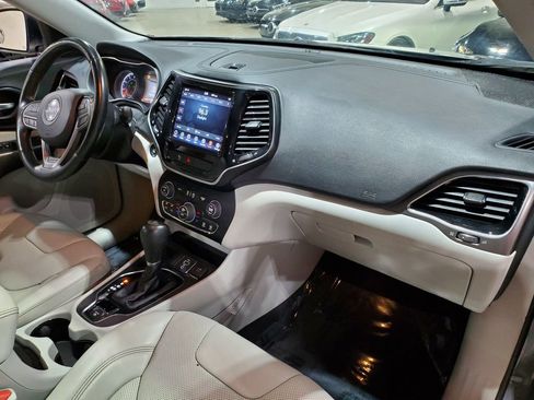 Used 2020 Jeep Cherokee Limited w/ Luxury Group FWD image 15