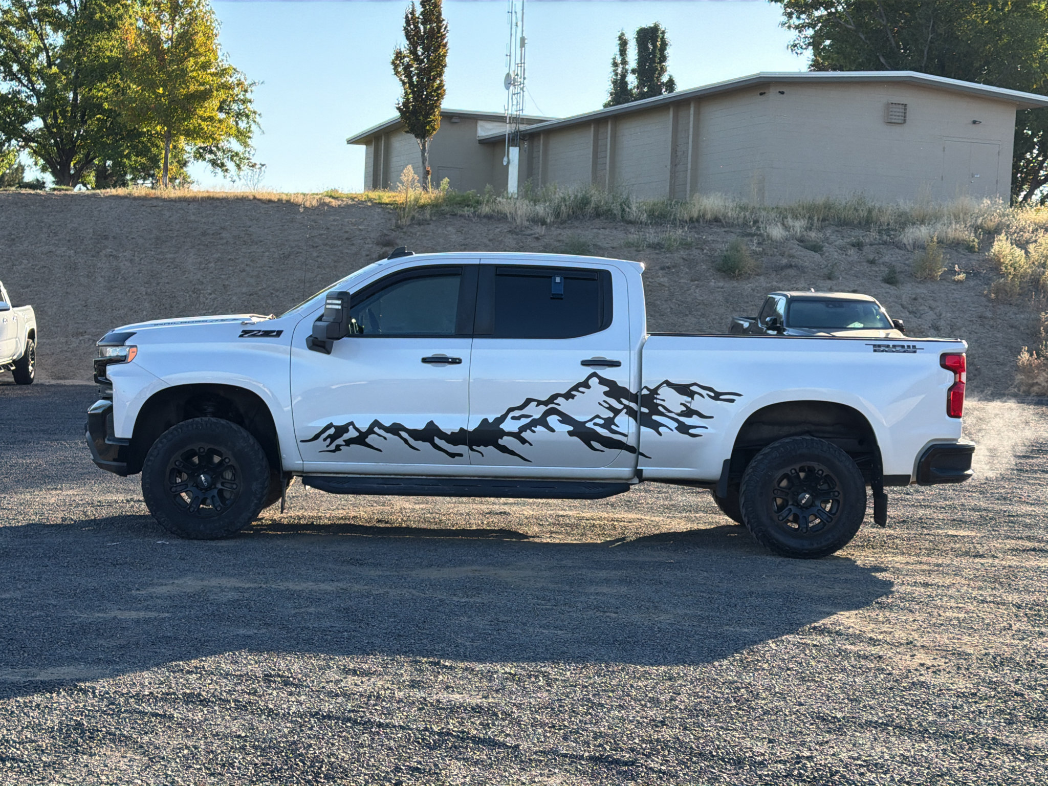 Used 2022 Chevrolet Silverado 1500 LT Trail Boss w/ Convenience Package II AWD/4WD image 8