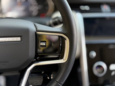 Used 2023 Land Rover Discovery Sport S image 44