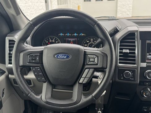 Used 2015 Ford F150 XLT w/ Equipment Group 302A Luxury image 10