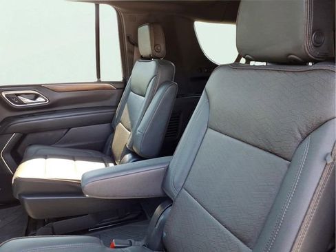 Used 2024 Chevrolet Suburban High Country AWD/4WD image 9