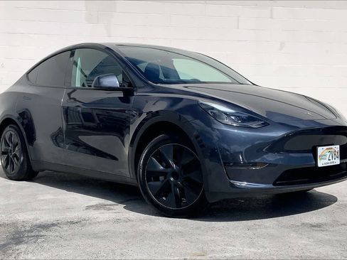 Used 2024 Tesla Model Y 2WD image 20
