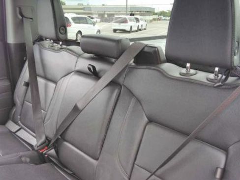 Used 2025 GMC Sierra 1500 SLT AWD/4WD image 9