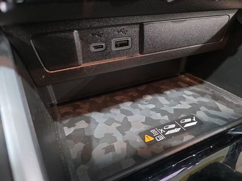 Used 2023 Chevrolet Colorado Z71 w/ Z71 Convenience Package 2 image 30