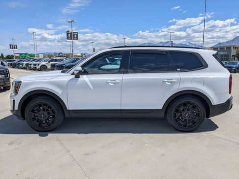 Certified 2022 Kia Telluride EX w/ EX Premium Package AWD/4WD image 2