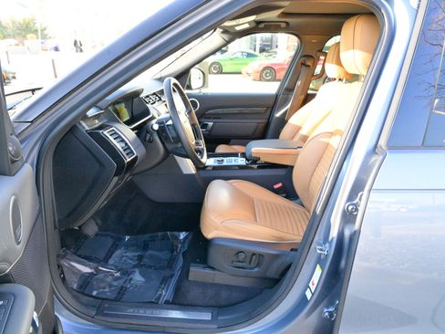 Used 2019 Land Rover Discovery HSE image 17