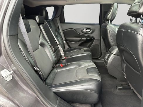 Used 2023 Jeep Cherokee Altitude Lux w/ Lux Elite Package image 13