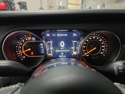 Used 2019 Jeep Wrangler Unlimited Sahara w/ Advanced Safety Group AWD/4WD image 19