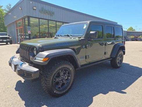 Used 2023 Jeep Wrangler Unlimited w/ Sun & Screen Package AWD/4WD image 8