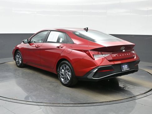 Certified 2025 Hyundai Elantra Blue image 4