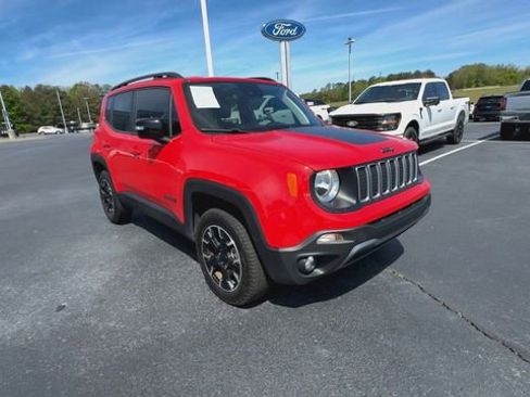 Used 2023 Jeep Renegade Latitude AWD/4WD image 2