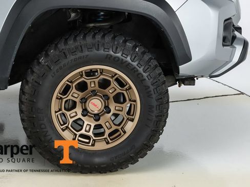 Used 2019 Toyota Tacoma TRD Off-Road w/ Technology Package AWD/4WD image 50