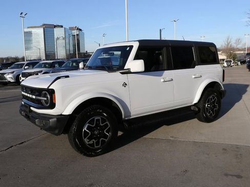 Used 2025 Ford Bronco Outer Banks image 2