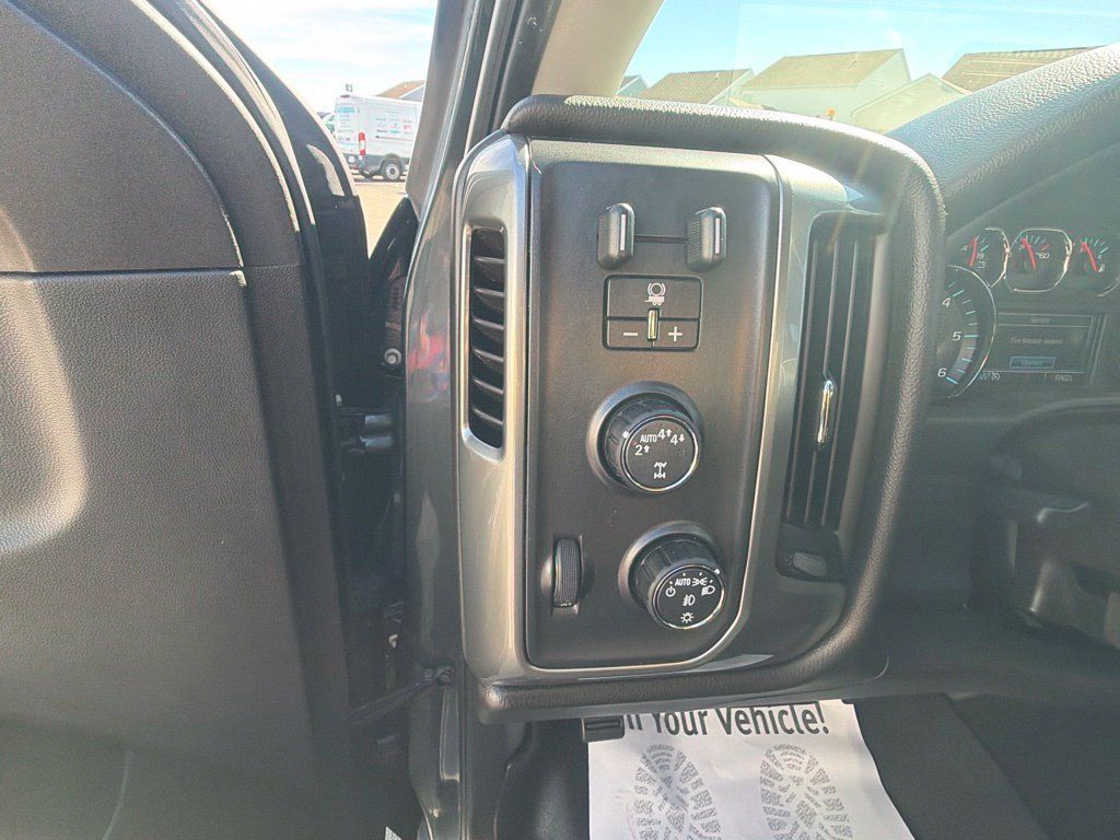 Used 2018 Chevrolet Silverado 1500 LT w/ All Star Edition AWD/4WD image 29