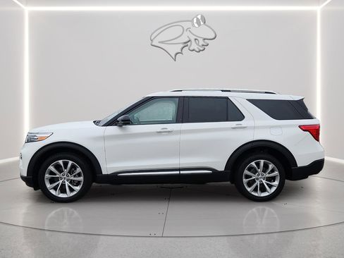 Certified 2023 Ford Explorer Platinum w/ Technology Package image 2