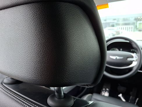 Used 2023 Genesis GV70 2.5T w/ Advanced Package image 13