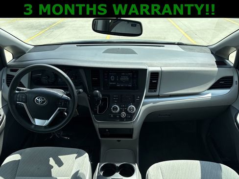 Used 2017 Toyota Sienna LE image 37
